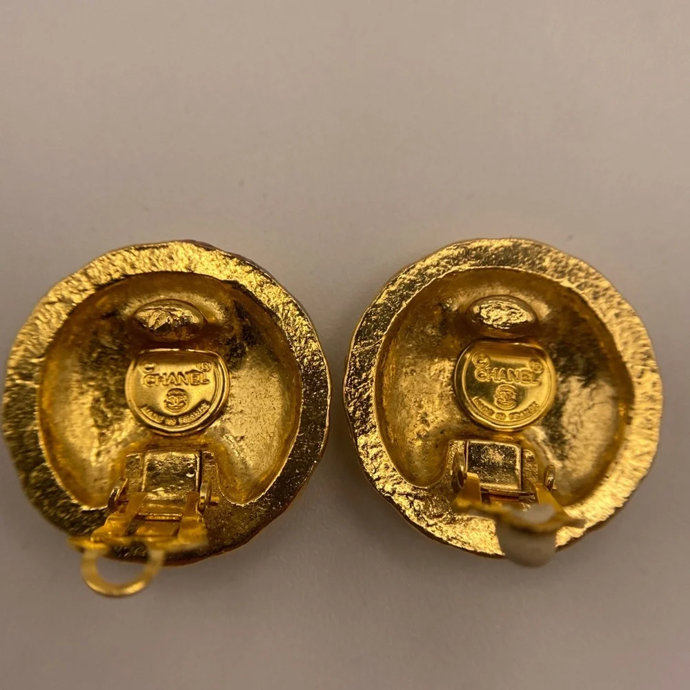 CHANEL Earrings AUTH Coco‎ Logo Mark CC Clip on Gold One Vintage Rare - Picture 3 of 11